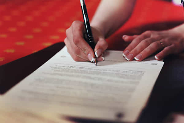 Writing a Will: వీలునామా రాస్తున్నారా..? ఈ విషయాలు తప్పనిసరిగా గుర్తించుకోండి..!