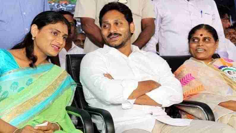 YS Jagan-Sharmila: రాజకీయ బేదాభిప్రాయాలతో దూరంగా ఉంటున్న అన్నా-చెల్లెలు.. తండ్రి వర్ధంతి దగ్గర చేస్తుందా..?