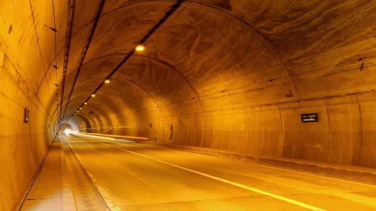 Zojila Tunnel: నేడు జోజిలా టన్నెల్‌ను సందర్శించనున్న కేంద్ర మంత్రి నితిన్ గడ్కరీ.. మేఘా ప్రతినిధులతో భేటీ..