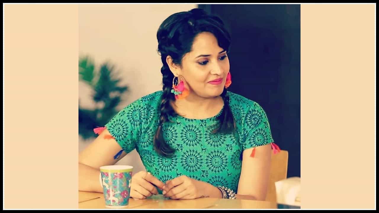 సోషల్ మీడియాలో  ఫోజులివ్వని ఫొటోలతో 'అనసూయ'