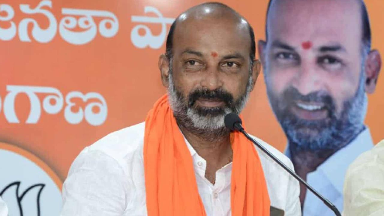 BJP Bandi Sanjay: ఉపాధ్యాయుల బదిలీల్లో అవకతవకలు.. సంచలన ఆరోపణలు చేసిన బండి సంజయ్..