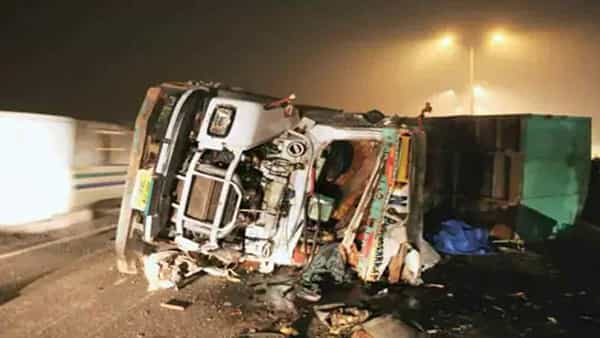 Road Accident: ఘోర రోడ్డు ప్రమాదం.. బస్సు, లారీ ఢీ.. తొమ్మిది మంది దుర్మరణం..