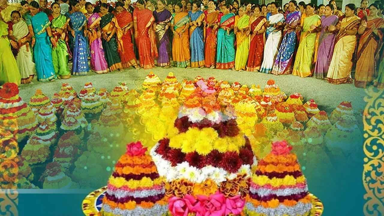 Saddula Bathukamma సద్దుల బతుకమ్మకు సిద్ధమైన తెలంగాణ పల్లెలు