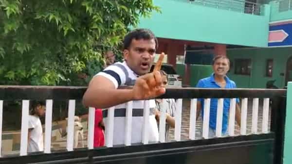 Andhra Pradesh: పండక్కి అత్తగారింటకి వచ్చి బైక్స్కు ఫైన్ వేసిన ఎస్సై... గ్రామస్తులు ఏం చేశారంటే