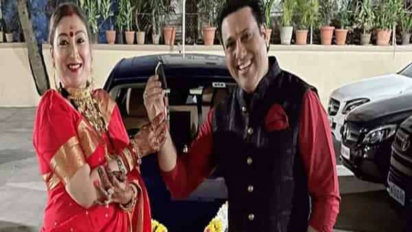 Karwa Chauth 2021: భార్యకు బీఎండబ్ల్యూ బహూకరించిన ప్రముఖ నటుడు...
