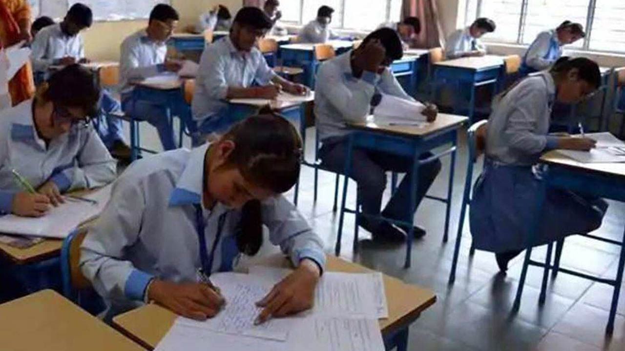 CBSE Students: 10,12 తరగతుల ఎగ్జామ్స్‌పై సీబీఎస్​ఈ కీలక ప్రకటన