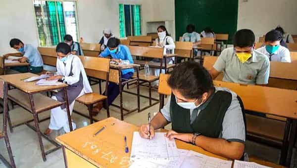 CBSE: విద్యార్థులకు అలర్ట్... సీబీఎస్ఈ పరీక్షల తేదీ వార్తలపై స్పందించిన బోర్డ్. అవన్నీ వట్టి పుకార్లే అంటూ..