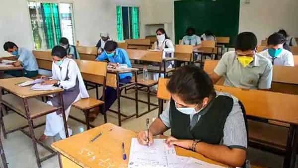 CBSE Exams 2022: రెండు టర్మ్ల పరీక్షా విధానంలో సీబీఎస్ఈ పరీక్షలు.. ఈ కొత్త విధానం గురించి పూర్తిగా తెలుసుకోండి!