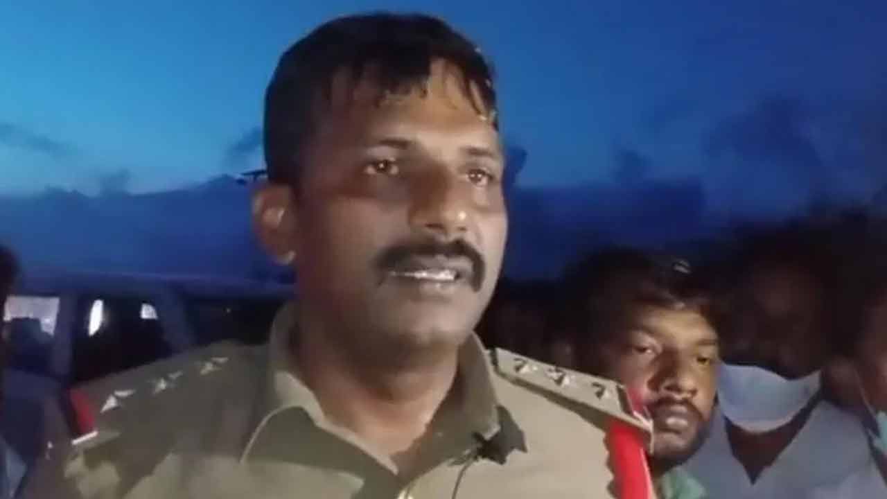 AP Police: మందలో ఒకడు కాదు.. వందలో ఒకడిగా నిలిచాడు.. ఆ పోలీసుకు సలాం కొట్టిన జనం.. ఎందుకంటే..