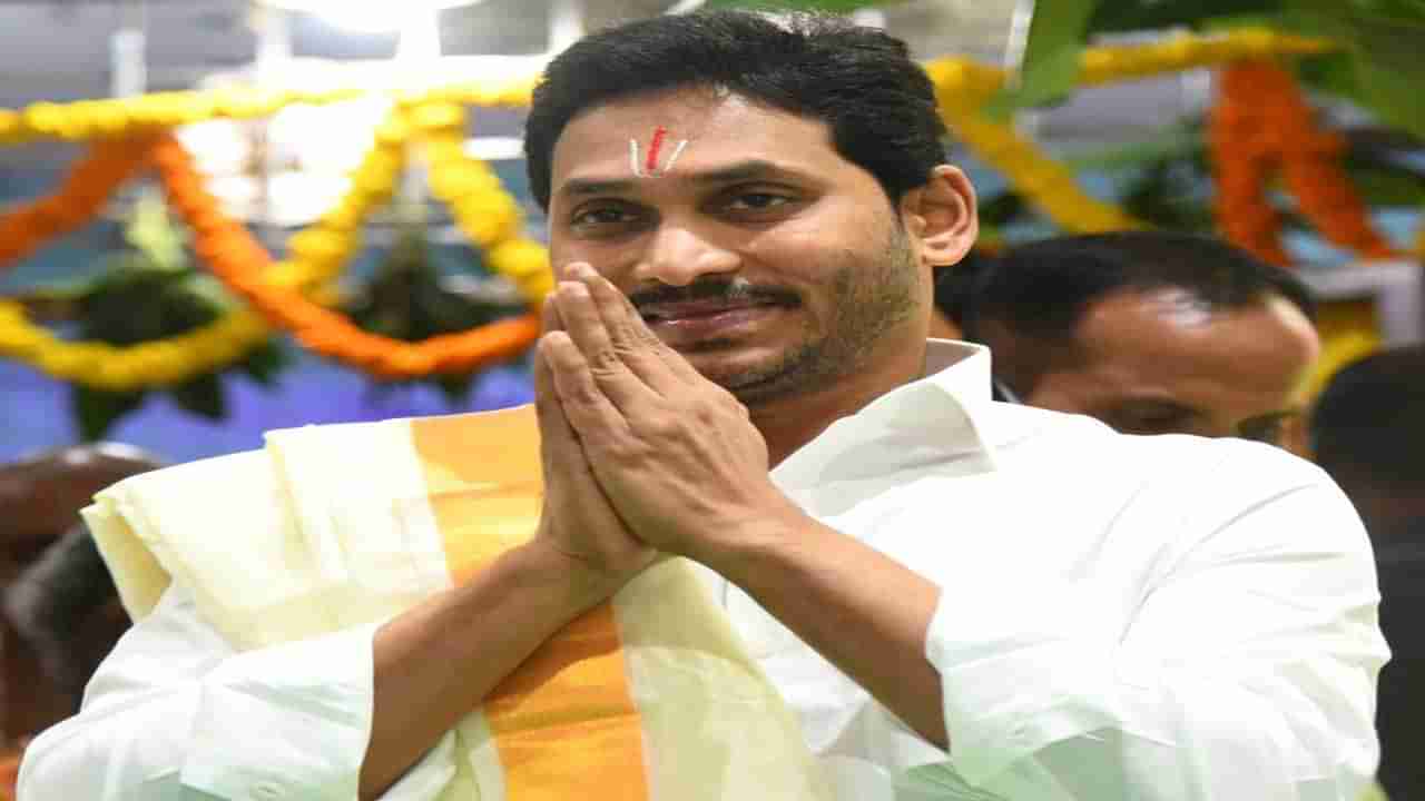 AP CM YS Jagan: ఏపీ సీఎం జగన్ తిరుమల పర్యటన ఖరారు.. ఆ రోజున స్వామివారికి పట్టు వస్త్రాలు సమర్పణ..