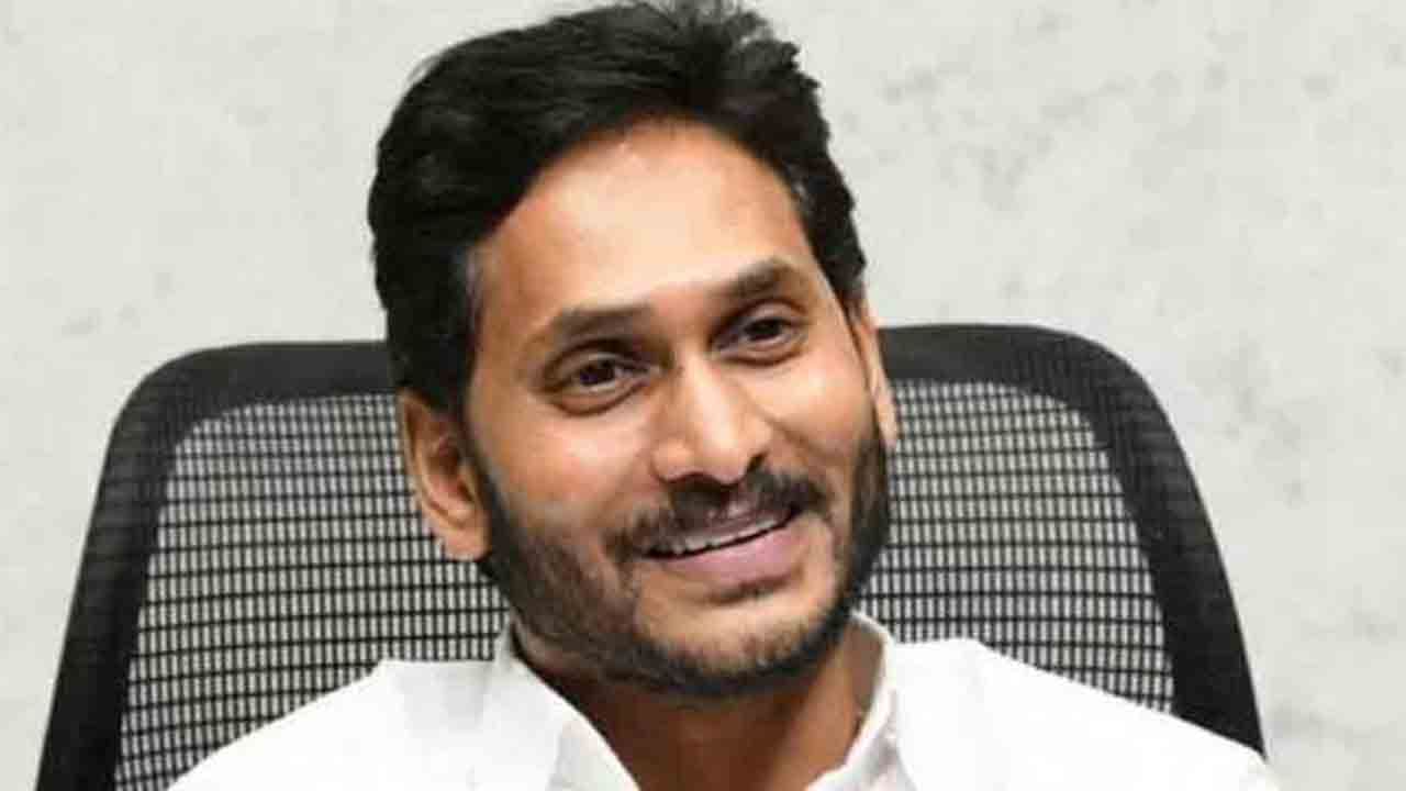 AP CM Jagan: రేపు గణపతి సచ్చిదానంద ఆశ్రమంలోని రాజరాజేశ్వరి అమ్మవారిని దర్శించుకోనున్న సీఎం జగన్..