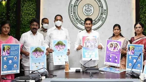 Andhra Pradesh: కిశోర బాలికలకు ఉచితంగా బ్రాండెడ్ శానిటరీ న్యాప్కిన్లు.. నెలకు పది చొప్పున @120