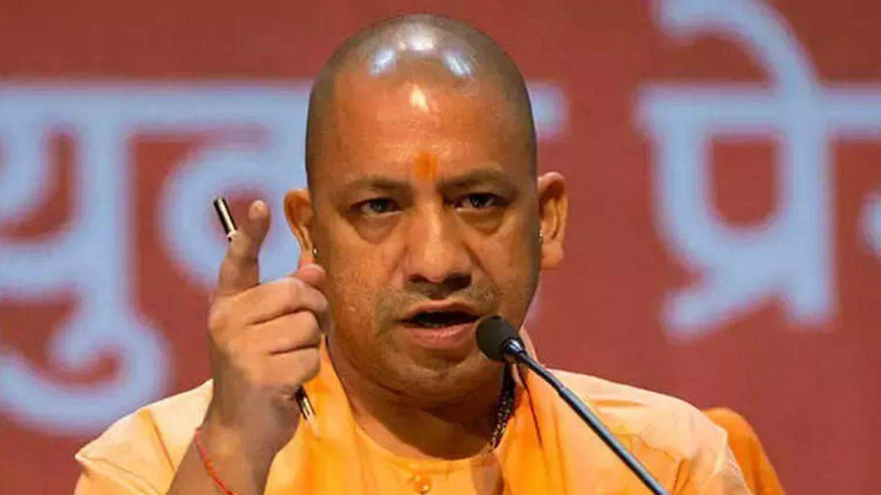 Yogi Adityanath: పోలీసులకు సీరియస్ వార్నింగ్ ఇచ్చిన ముఖ్యమంత్రి యోగి ఆదిత్యనాథ్.. ఎందుకంటే..!
