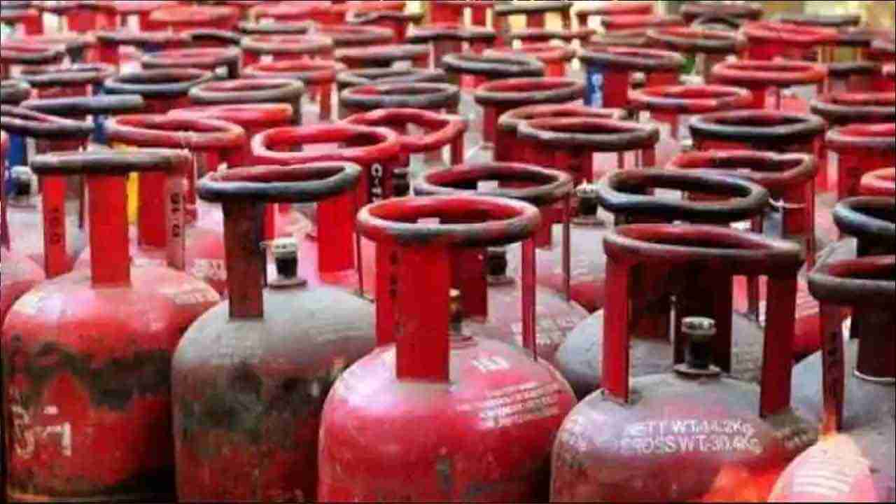 LPG Gas Prices: దీపావళికి ముందు సామాన్యులకు షాక్.. భారీగా పెరగనున్న గ్యాస్ సిలిండర్ ధర