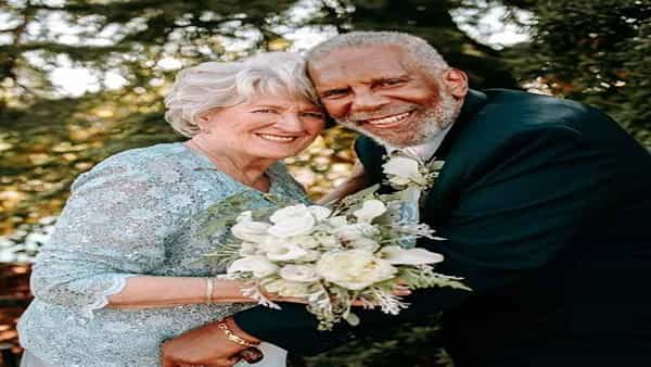 Marriage: అతనికి 78, ఆమెకు 79.. లేట్ వయస్సులో ఘాటు ప్రేమ.. వైరలైన పెళ్లి ఫొటోలు..