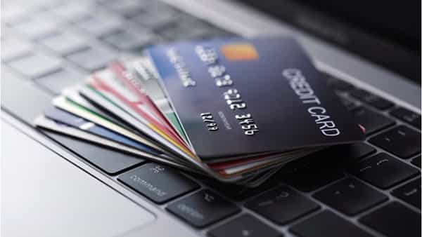 Credit Card: ఈ క్రెడిట్ కార్డు తీసుకుంటే అదిరిపోయే బెనిఫిట్స్.. ఎలాంటి వడ్డీ లేకుండా ఈఎంఐ సదుపాయం