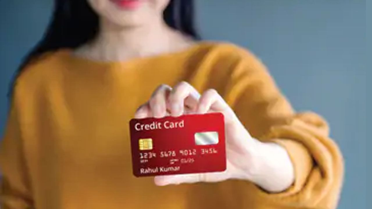 Credit Card Benefits: పండుగ వేళ కొనుగోళ్లకు క్రెడిట్ కార్డు మించింది లేదు.. డిస్కౌంట్‌ల నుంచి ఈఏంఐ‌ల వరకూ ఆఫర్లే ఆఫర్లు!