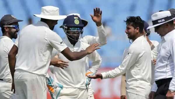 డెబ్యూ టెస్టులో దుమ్ముదులిపిన టీమిండియా బ్యాట్స్మెన్.. జట్టుకు హీరోగా మారాడు.. అతడెవరో తెలుసా?