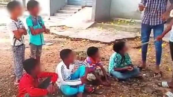 Crime News: చిన్నారులపై అఘాయిత్యం.. సిగిరేట్లు తాగాలంటూ చెట్టుకు కట్టేసి కొట్టారు.. చివరకు..