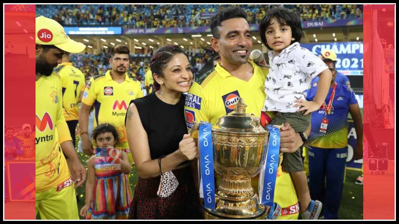 Csk Batter Robin Uthappa With His Wife Sheethal Goutham And Son Neale Nolan