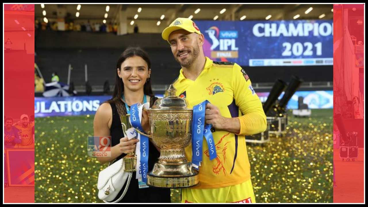 Csk's South African Opener Faf Du Plessis Holds The Ipl Trophy With His Wife Imari Visser