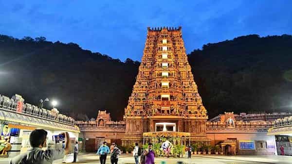 Dasara: దేశ వ్యాప్తంగా దసరా పండగ శోభ.. భక్త కీలద్రిగా మారిన ఇంద్రకీలాద్రి..