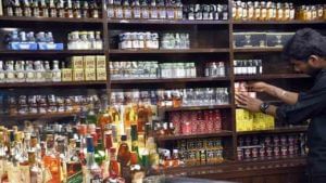 Liquor Shops: మద్యం ప్రియులకు బ్యాడ్‌న్యూస్‌.. అక్టోబర్‌ 1 నుంచి 260 వైన్స్‌ షాపుల మూసివేత.. ఎక్కడ అంటే..