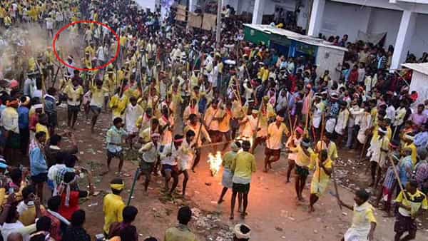 Devaragattu: కర్రల సమరంలో భగ్గుమన్న పాత కక్షలు.. సీసీటీవీలో దుండగులను గుర్తించిన పోలీసులు..