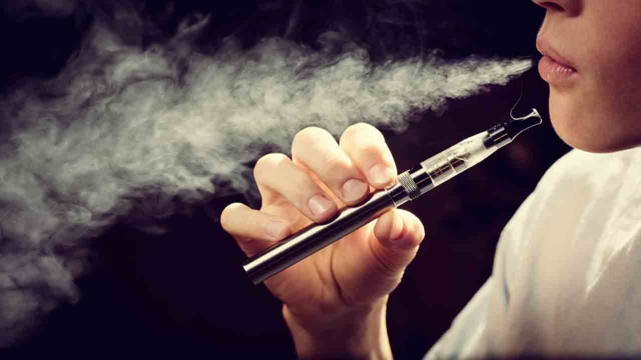 E-cigarettes: ధూమపానం అలవాటు మానలేక 'ఈ సిగరెట్' వైపు చూస్తున్న వారికి షాకింగ్ న్యూస్.. ఏమిటంటే..