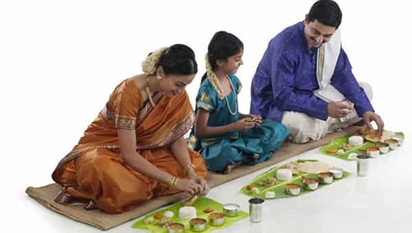 Health: డైనింగ్ టేబుల్పై భోజనం చేస్తున్నారా.? అయితే మీరు ఈ లాభాలను కోల్పోతున్నట్లే.. నేలపై కూర్చొని తింటే..