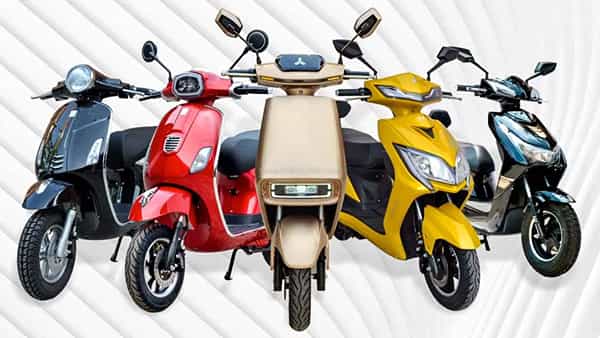 Electric Scooters: మీరు ఎలక్ట్రిక్ స్కూటర్ కొంటున్నారా..? ఏ స్కూటర్కు ఎలాంటి ఫీచర్స్, వేగం, ధర తెలుసుకోండి