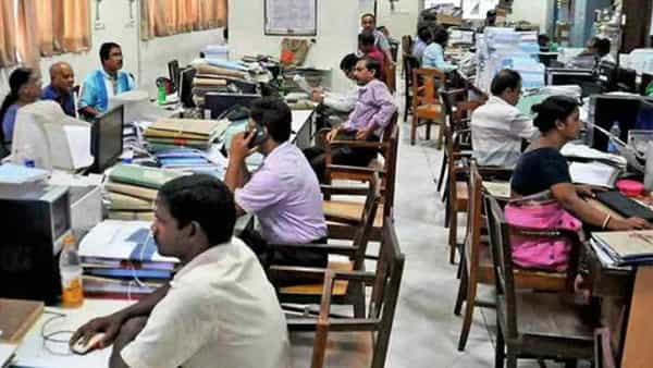 ప్రభుత్వ ఉద్యోగులకు హెచ్చరిక..! అక్కడ కట్నం ఎంత తీసుకున్నారో లెక్క చెప్పాలి.. లేదంటే చర్యలు..