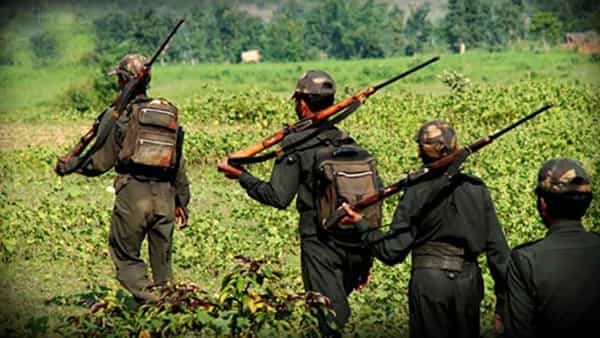Encounter: మావోయిస్టులకు ఎదురుదెబ్బ.. తెలంగాణ-ఛత్తీస్గఢ్ సరిహద్దుల్లో ఎన్కౌంటర్.. ముగ్గురి మృతి!