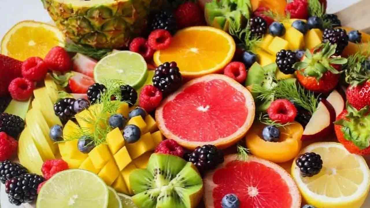 Fruits Side Effects: ఈ 4 పండ్ల కాంబినేషన్‌ చాలా డేంజర్.! వీటిని కలిపి తినొద్దు.! అవేంటో తెలుసా..