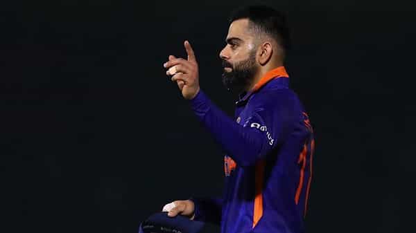 Virat Kohli Dance Video: మైదానంలో కేక పుట్టించిన విరాట్ కోహ్లీ.. వైరలవుతోన్న వీడియో..