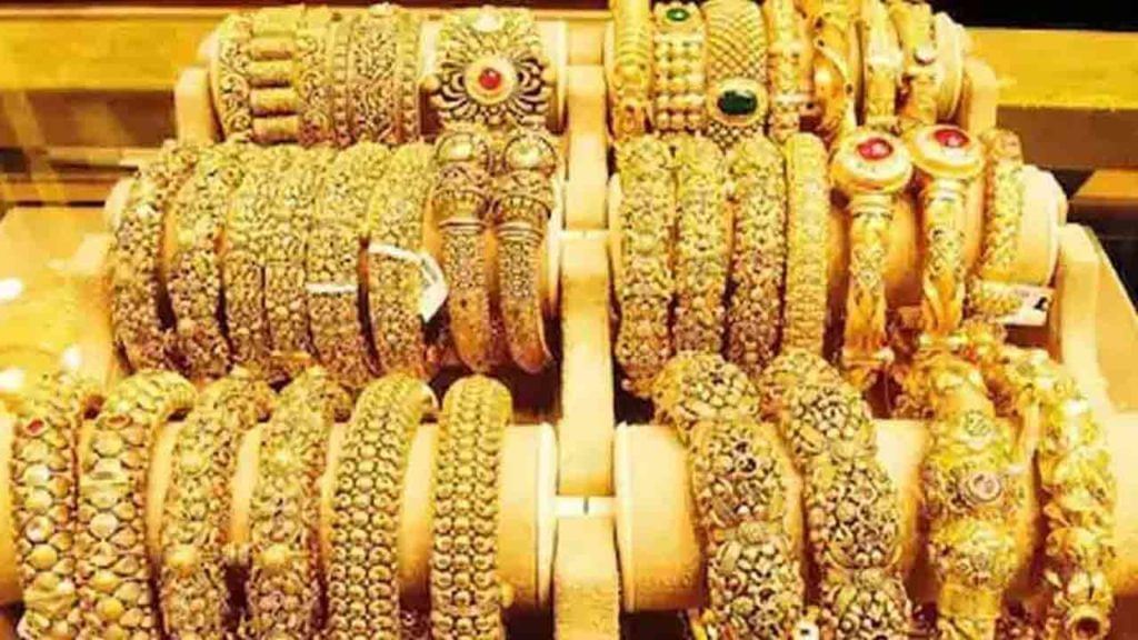 Gold Price Today: బంగారం ప్రియులకు గుడ్న్యూస్.. దేశీయంగా 10 గ్రాముల పసిడి ధర ఎంతంటే..! Gold Price Today: బంగారం ప్రియులకు గుడ్న్యూస్.. దేశీయంగా 10 గ్రాముల పసిడి ధర ఎంతంటే..!