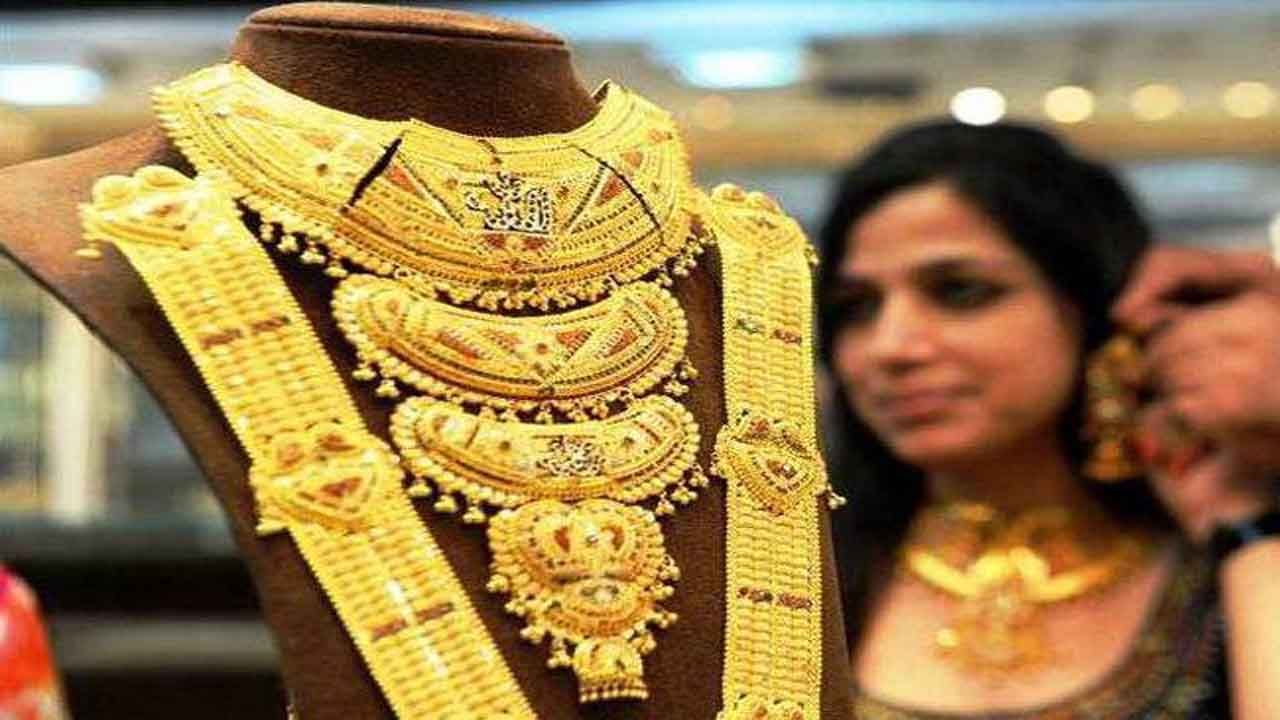 Gold Price Today: మళ్లీ పరుగులు పెడుతున్న బంగారం ధరలు.. తాజాగా 10 గ్రాముల ధర ఎంతంటే..!