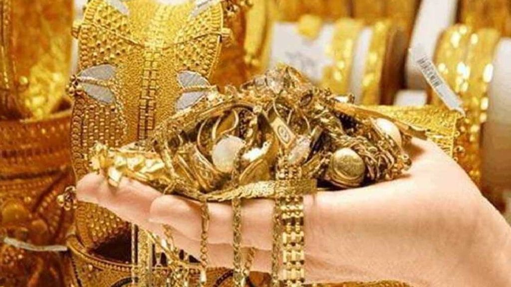 Gold Price Today: పండగ సీజన్‏లో షాకిస్తున్న బంగారం ధరలు.. ఈరోజు గోల్డ్ రేట్స్..