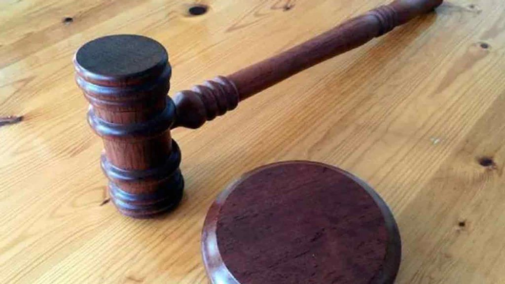 High Court Judges: దేశ వ్యాప్తంగా 15 మంది హైకోర్టు జడ్జిల బదిలీ.. ఏపీకి ఇద్దరు, తెలంగాణకు ఒక్కరు High Court Judges: దేశ వ్యాప్తంగా 15 మంది హైకోర్టు జడ్జిల బదిలీ.. ఏపీకి ఇద్దరు, తెలంగాణకు ఒక్కరు