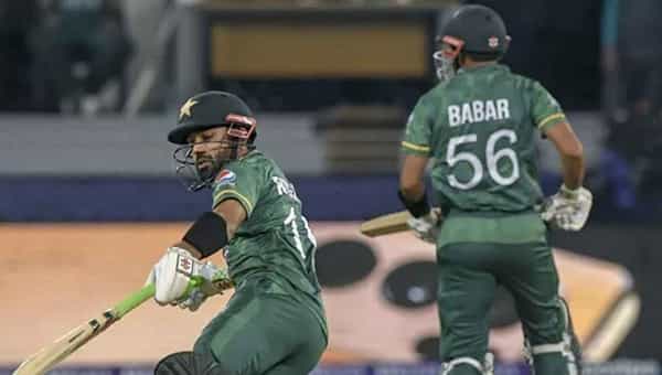 IND vs PAK LIVE Score: చెలరేగి ఆడుతోన్న పాక్ బ్యాట్స్మెన్.. విజయం దిశగా అడుగులు.. విజయానికి ఇంకా..