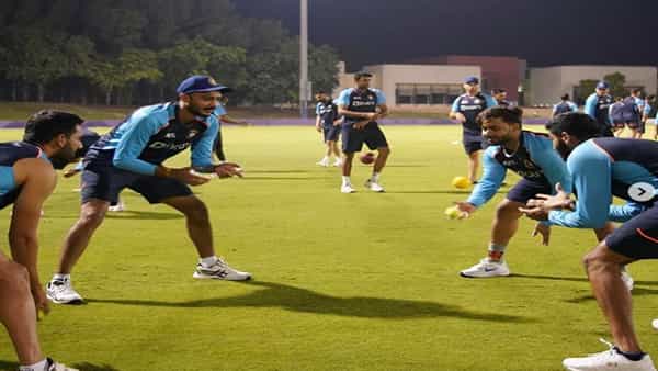 T20 World Cup 2021: ప్రాక్టీస్ సెషన్లో చెమటోర్చిన భారత ఆటగాళ్లు.. సోషల్ మీడియాలో ఫొటోలు వైరల్..