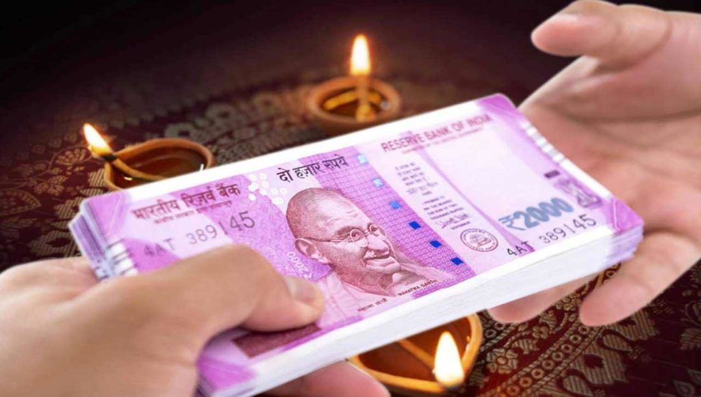 Diwali Bonus: దీపావళికి బోనస్గా వచ్చిన డబ్బును ఏం చేయాలా అని ఆలోచిస్తున్నారా.? ఇలా తెలివిగా ప్లాన్ చేసుకోండి.. Diwali Bonus: దీపావళికి బోనస్గా వచ్చిన డబ్బును ఏం చేయాలా అని ఆలోచిస్తున్నారా.? ఇలా తెలివిగా ప్లాన్ చేసుకోండి..