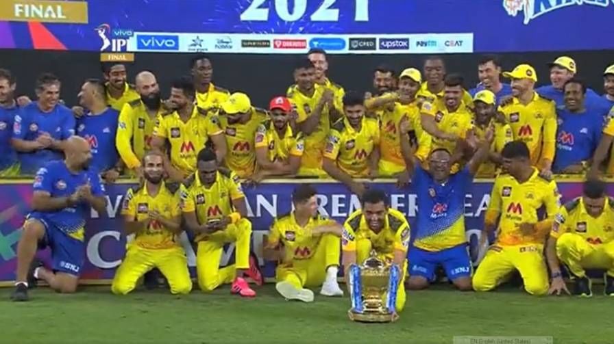 IPL 2021 Winning Moments: ఎల్లో ఆర్మీ విన్నింగ్ మూమెంట్స్..  వైరలవుతోన్న ధోనీసేన ట్రోఫీ సంబురాలు(వీడియో)