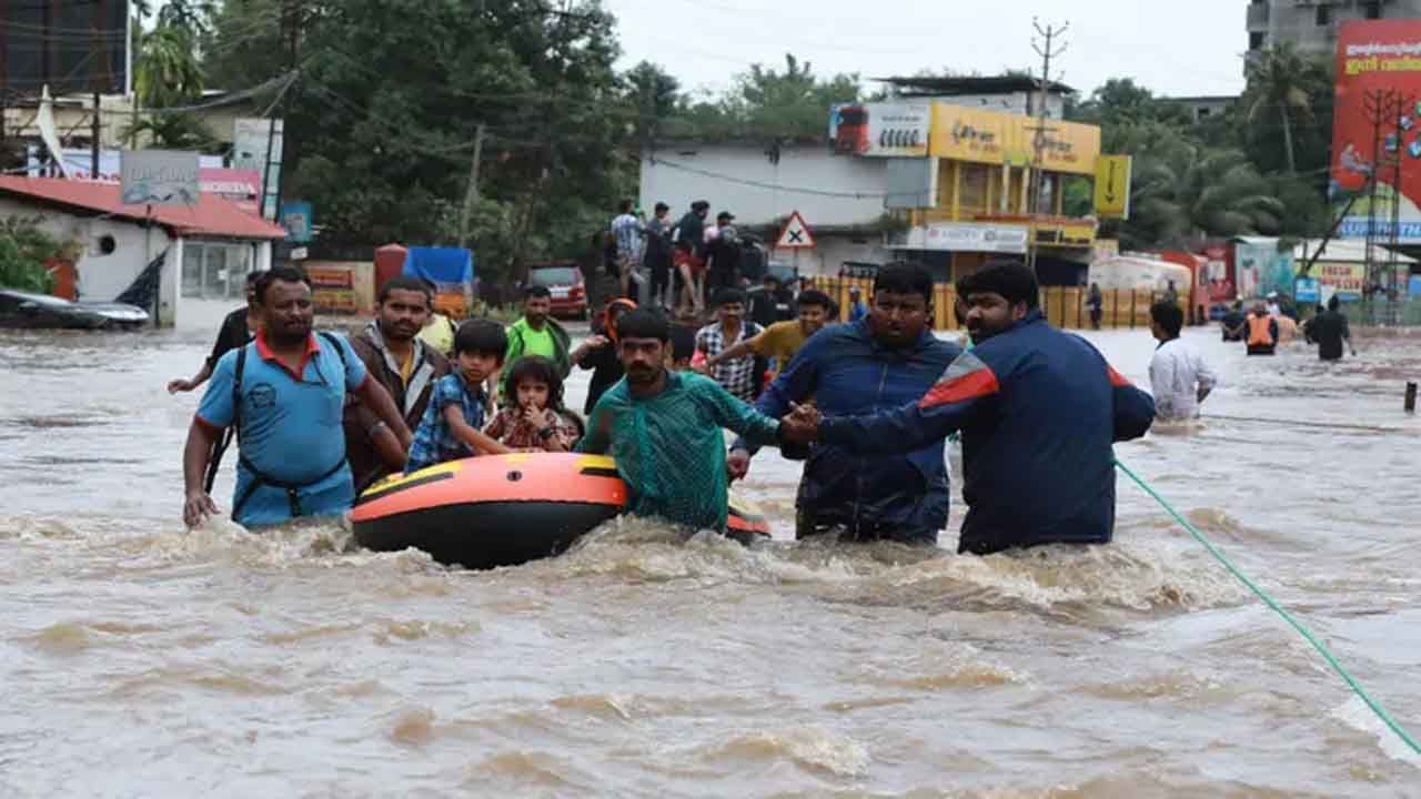 Kerala Floods: వర్షం బీభత్సం.. 21కి చేరిన మృతుల సంఖ్య.. సహాయక చర్యలు ముమ్మరం..!