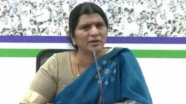Lakshmi Parvathi: అల్లుడి నిరాహార దీక్ష ప్రక్క నుండే వచ్చాను.. శిబిరం దగ్గర అదే మాట్లాడుకుంటున్నారు: లక్ష్మీ పార్వతి