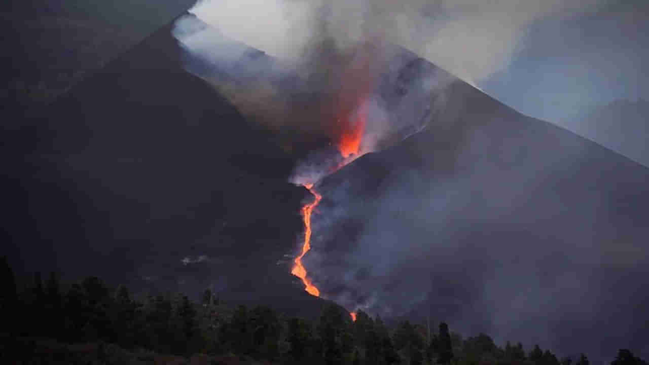 Volcano: అగ్నిపర్వతం విస్ఫోటనం.. మూడు వారాల తర్వాత భూకంపం.. భవనాలపైకి వచ్చిన లావా..