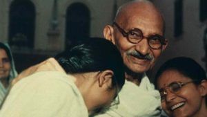 Mahatma Gandhi: తూర్పుగోదావరితో మహాత్మాగాంధీకి విడదీయలేని బంధం.. జిల్లా అంతటా బాపు పాదముద్రలు.!
