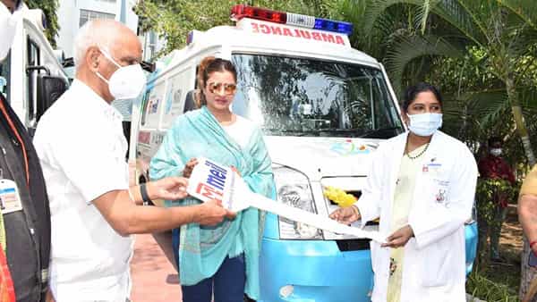 MEIL: రెండు అంబులెన్సులు, డయాలసిస్ మిషన్ల అందజేత.. దాతృత్వం చాటుకున్న మేఘా డైరెక్టర్ సుధా రెడ్డి..