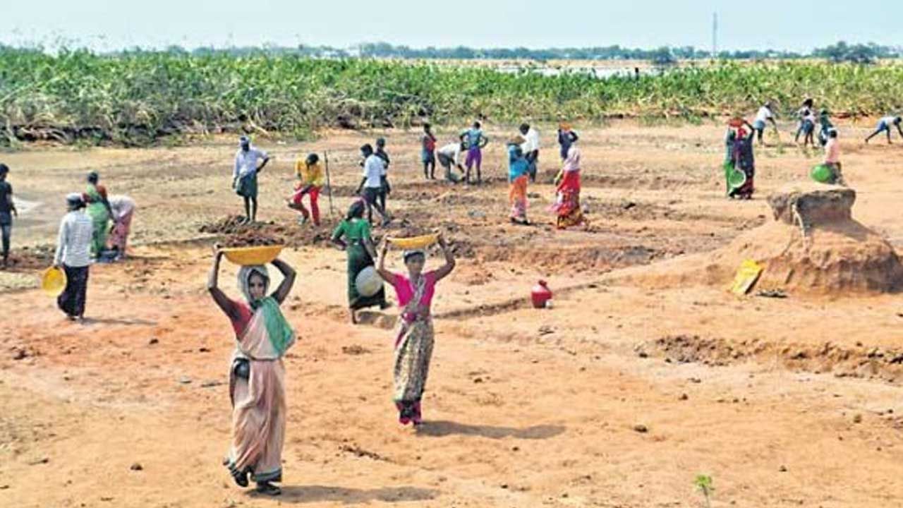 MGNREGA: ఉపాధి హామీ పథకం నిధుల విడుదల ఎప్పుడు? క్లారిటీ ఇచ్చిన కేంద్ర ప్రభుత్వం..