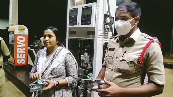 Micro-chip Fraud: అంతా మాయ.. వాహనదారులు చూసేదంతా మాయ.. పెట్రోల్ బంకుల్లో ‘మైక్రో చిప్’ మోసం.. కోట్లల్లో..